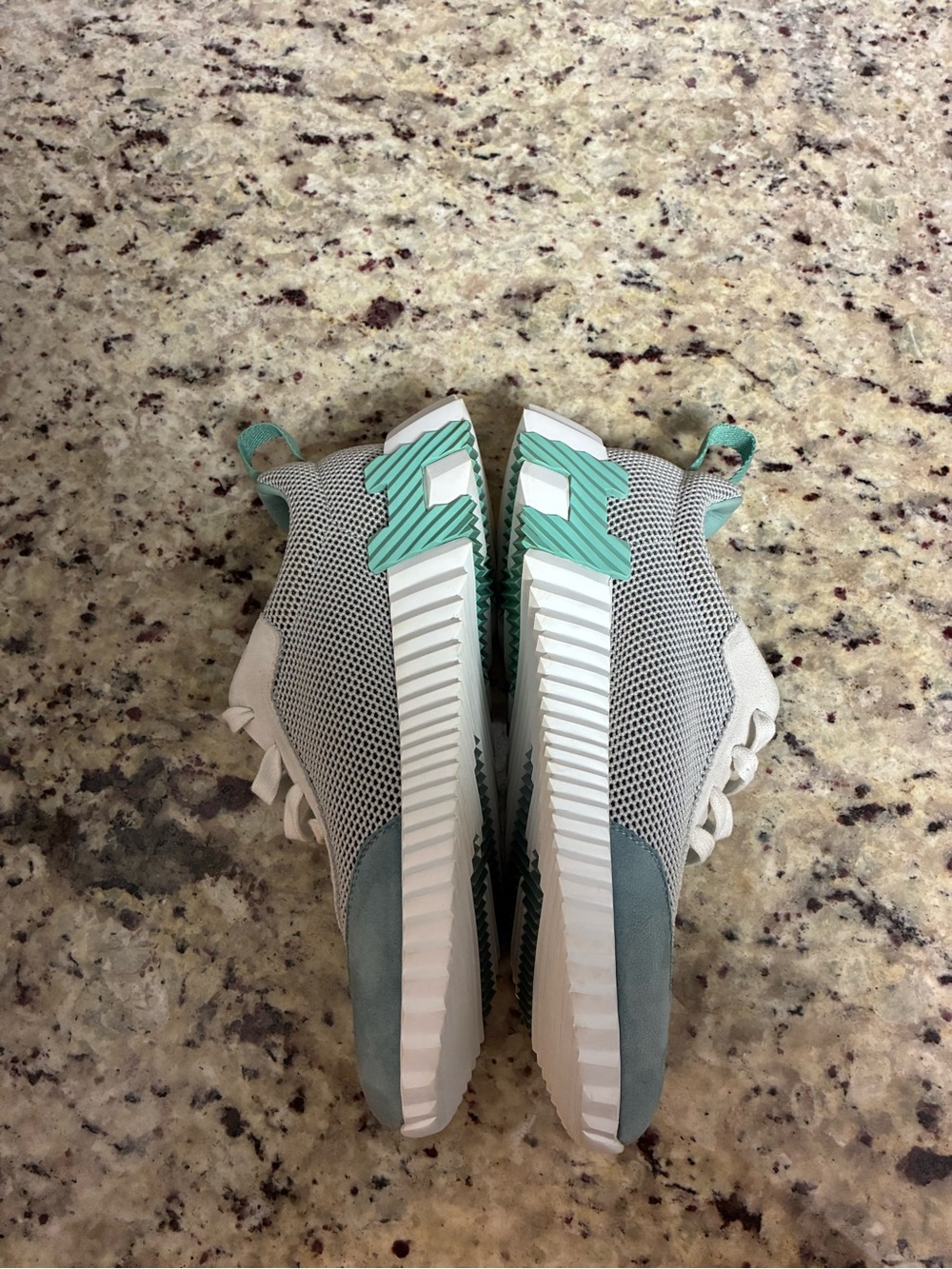Hermès Women’s Bouncing Sneakers in a green and white Canvas and Suede - Picture 7 of 15